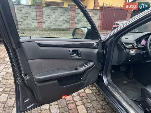 Сірий Мерседес Е-Клас, об'ємом двигуна 2.14 л та пробігом 357 тис. км за 6999 $, фото 8 на Automoto.ua