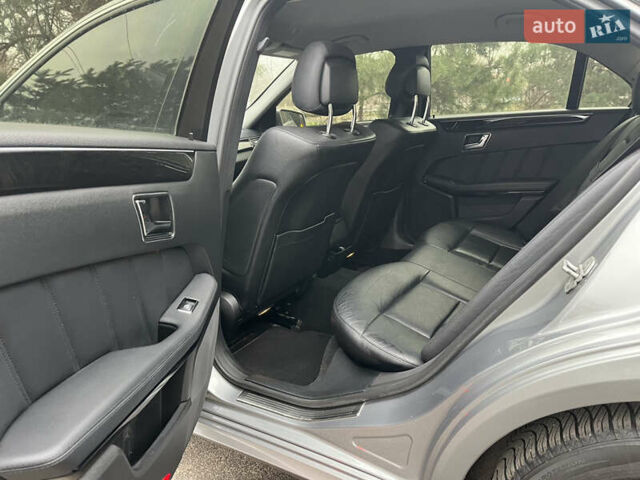 Серый Мерседес Е-Класс, объемом двигателя 2.2 л и пробегом 288 тыс. км за 11550 $, фото 7 на Automoto.ua