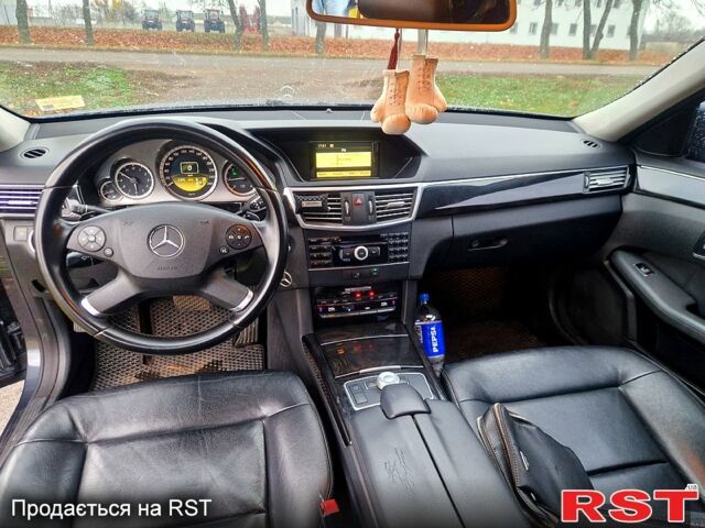 Серый Мерседес Е-Класс, объемом двигателя 2.1 л и пробегом 203 тыс. км за 11800 $, фото 8 на Automoto.ua