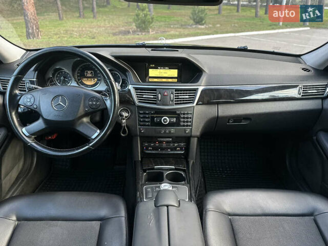 Серый Мерседес Е-Класс, объемом двигателя 2.14 л и пробегом 293 тыс. км за 11500 $, фото 20 на Automoto.ua