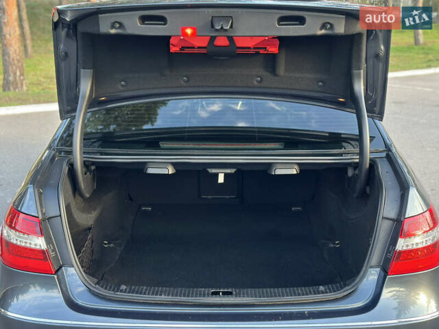 Серый Мерседес Е-Класс, объемом двигателя 2.14 л и пробегом 293 тыс. км за 11500 $, фото 33 на Automoto.ua