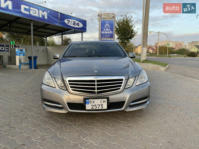 Мерседес Е-Класс 2011 в Хмельницком на Automoto.ua Серый Мерседес Е-Класс, объемом двигателя 2.14 л и пробегом 300 тыс. км за 15950 $, фото 4 на Automoto.ua