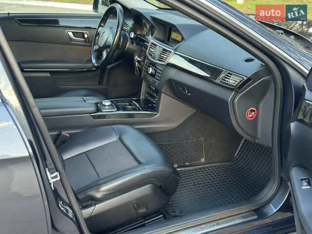 Серый Мерседес Е-Класс, объемом двигателя 2.14 л и пробегом 293 тыс. км за 11500 $, фото 36 на Automoto.ua