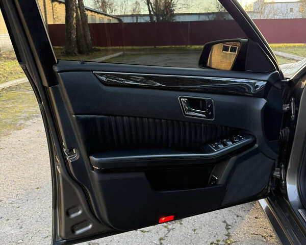 Сірий Мерседес Е-Клас, об'ємом двигуна 2.14 л та пробігом 385 тис. км за 10500 $, фото 12 на Automoto.ua