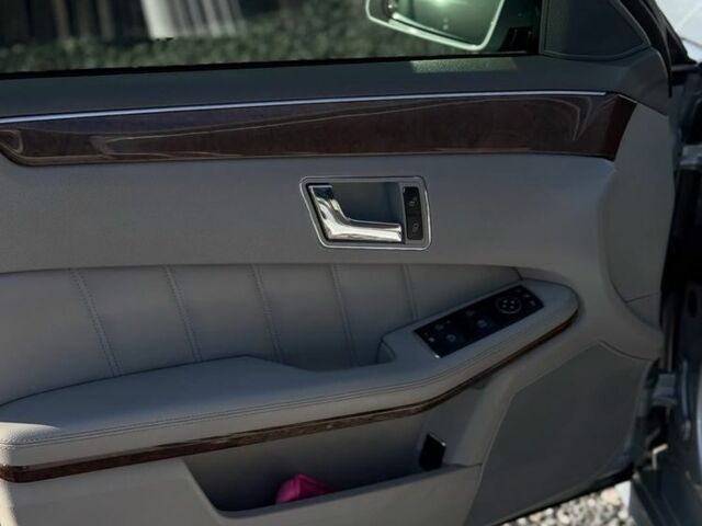 Серый Мерседес Е-Класс, объемом двигателя 1.8 л и пробегом 211 тыс. км за 12000 $, фото 6 на Automoto.ua