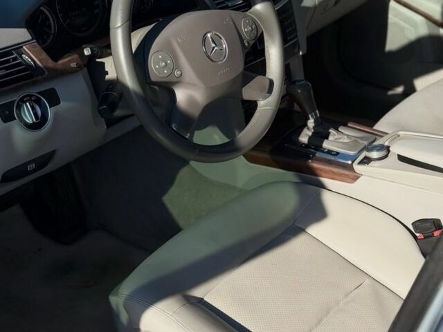 Серый Мерседес Е-Класс, объемом двигателя 1.8 л и пробегом 211 тыс. км за 12000 $, фото 8 на Automoto.ua