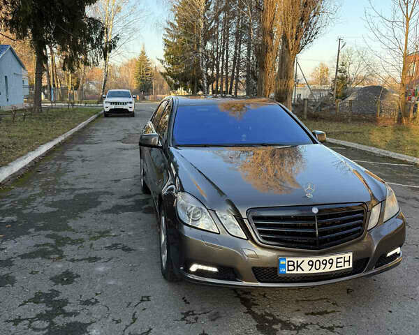 Сірий Мерседес Е-Клас, об'ємом двигуна 2.14 л та пробігом 385 тис. км за 10500 $, фото 11 на Automoto.ua