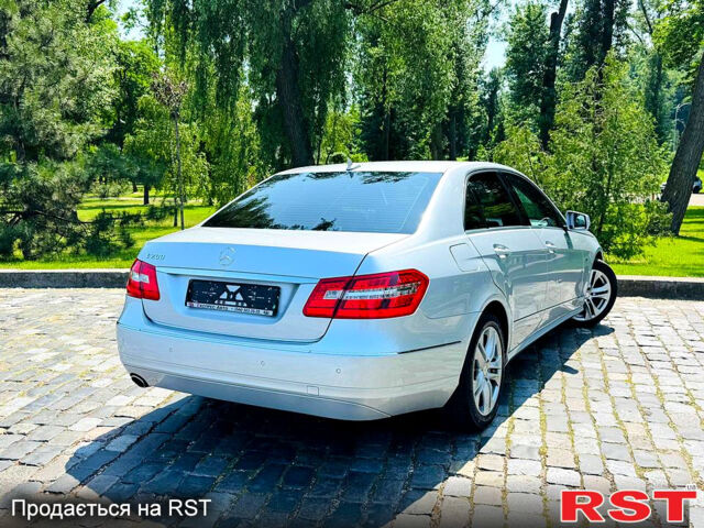 Серый Мерседес Е-Класс, объемом двигателя 1.8 л и пробегом 215 тыс. км за 11999 $, фото 3 на Automoto.ua