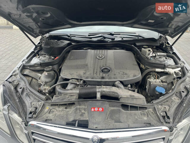 Серый Мерседес Е-Класс, объемом двигателя 2.14 л и пробегом 289 тыс. км за 16999 $, фото 5 на Automoto.ua