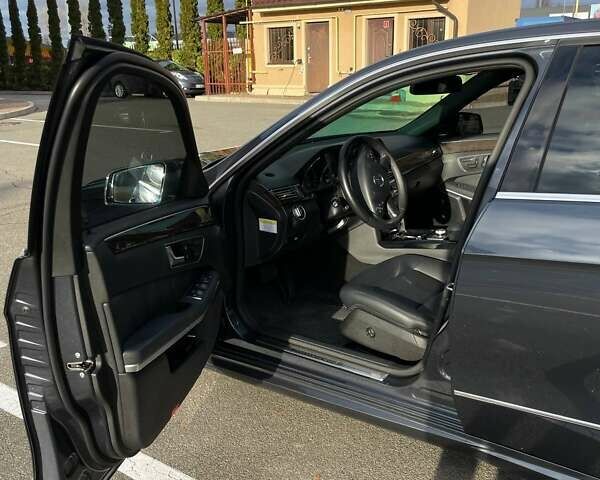 Серый Мерседес Е-Класс, объемом двигателя 3 л и пробегом 304 тыс. км за 15200 $, фото 3 на Automoto.ua