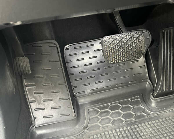 Серый Мерседес Е-Класс, объемом двигателя 2.14 л и пробегом 289 тыс. км за 16999 $, фото 19 на Automoto.ua