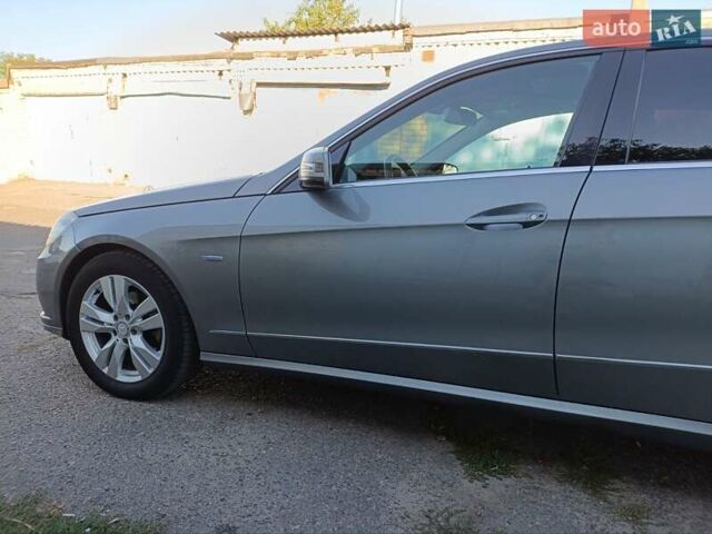 Сірий Мерседес Е-Клас, об'ємом двигуна 2.2 л та пробігом 230 тис. км за 12400 $, фото 2 на Automoto.ua