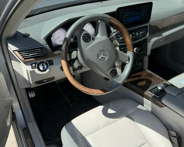 Серый Мерседес Е-Класс, объемом двигателя 2.99 л и пробегом 283 тыс. км за 13500 $, фото 9 на Automoto.ua