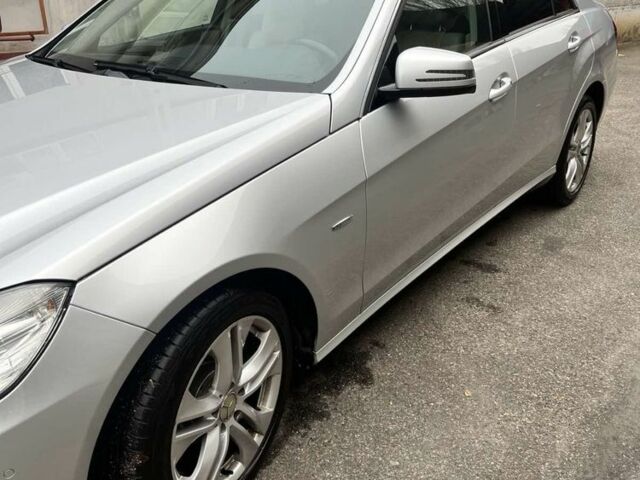 Сірий Мерседес Е-Клас, об'ємом двигуна 2.1 л та пробігом 277 тис. км за 11500 $, фото 5 на Automoto.ua