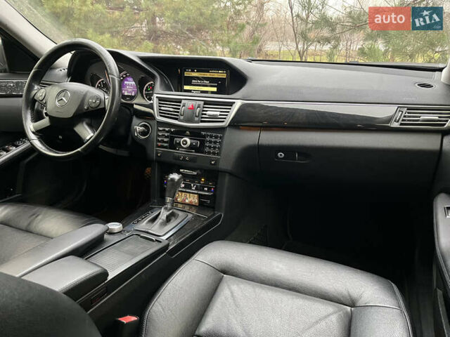 Серый Мерседес Е-Класс, объемом двигателя 2.2 л и пробегом 288 тыс. км за 11550 $, фото 4 на Automoto.ua