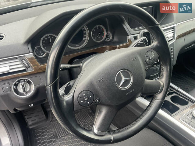 Серый Мерседес Е-Класс, объемом двигателя 2.14 л и пробегом 289 тыс. км за 16999 $, фото 18 на Automoto.ua