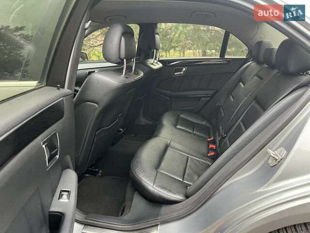 Серый Мерседес Е-Класс, объемом двигателя 2.2 л и пробегом 288 тыс. км за 11550 $, фото 6 на Automoto.ua