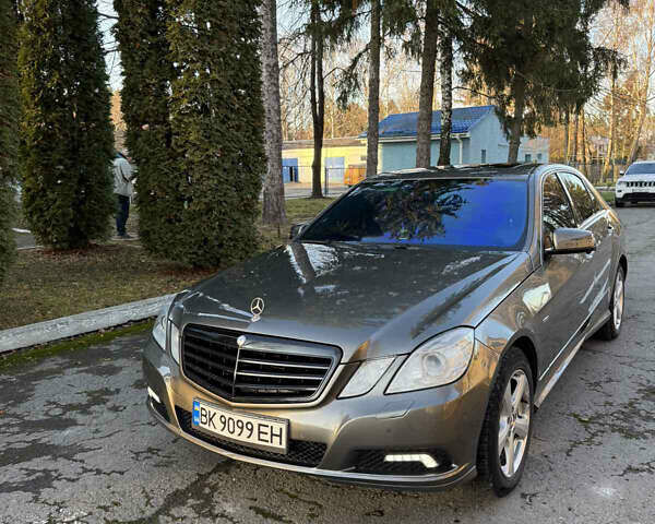 Сірий Мерседес Е-Клас, об'ємом двигуна 2.14 л та пробігом 385 тис. км за 10500 $, фото 9 на Automoto.ua
