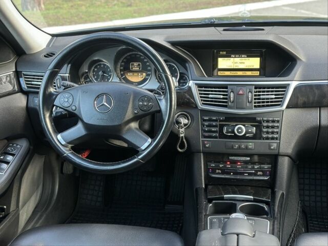 Сірий Мерседес Е-Клас, об'ємом двигуна 2.1 л та пробігом 293 тис. км за 11500 $, фото 11 на Automoto.ua