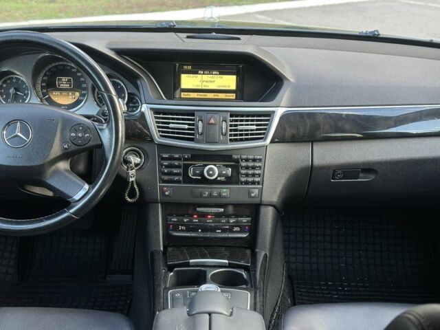 Сірий Мерседес Е-Клас, об'ємом двигуна 2.1 л та пробігом 293 тис. км за 11500 $, фото 12 на Automoto.ua