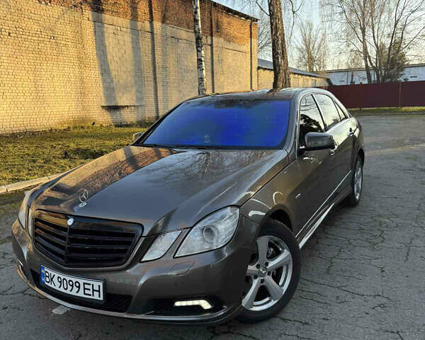 Сірий Мерседес Е-Клас, об'ємом двигуна 2.14 л та пробігом 385 тис. км за 10500 $, фото 2 на Automoto.ua