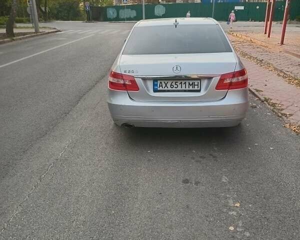 Серый Мерседес Е-Класс, объемом двигателя 1.8 л и пробегом 400 тыс. км за 9536 $, фото 2 на Automoto.ua