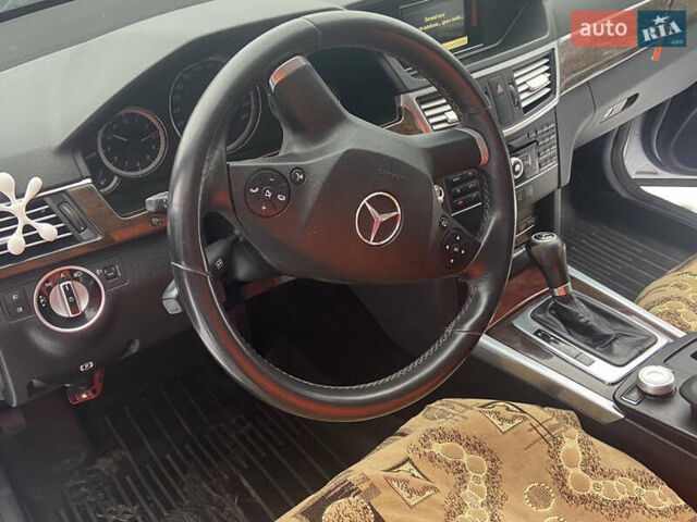 Сірий Мерседес Е-Клас, об'ємом двигуна 2.14 л та пробігом 209 тис. км за 11000 $, фото 6 на Automoto.ua