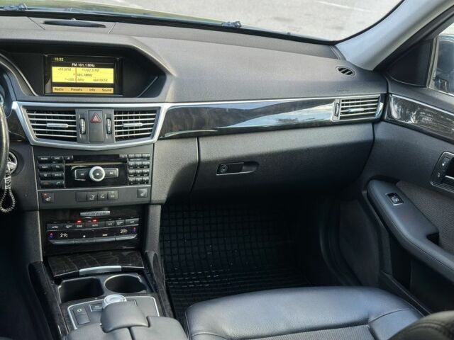 Сірий Мерседес Е-Клас, об'ємом двигуна 2.1 л та пробігом 293 тис. км за 11500 $, фото 13 на Automoto.ua