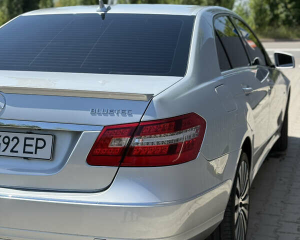 Серый Мерседес Е-Класс, объемом двигателя 2.99 л и пробегом 283 тыс. км за 13500 $, фото 8 на Automoto.ua