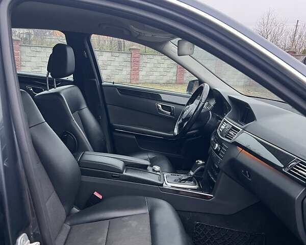 Сірий Мерседес Е-Клас, об'ємом двигуна 2.14 л та пробігом 357 тис. км за 6999 $, фото 14 на Automoto.ua