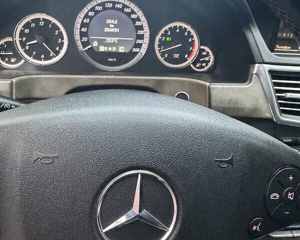 Серый Мерседес Е-Класс, объемом двигателя 1.8 л и пробегом 249 тыс. км за 12500 $, фото 10 на Automoto.ua