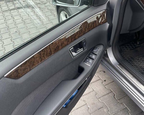 Серый Мерседес Е-Класс, объемом двигателя 2.14 л и пробегом 289 тыс. км за 16999 $, фото 15 на Automoto.ua