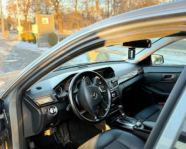 Сірий Мерседес Е-Клас, об'ємом двигуна 2.14 л та пробігом 230 тис. км за 13000 $, фото 7 на Automoto.ua