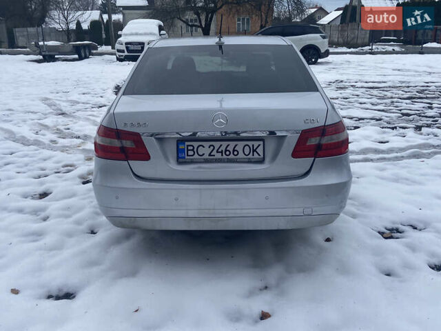 Сірий Мерседес Е-Клас, об'ємом двигуна 2.14 л та пробігом 209 тис. км за 11000 $, фото 13 на Automoto.ua