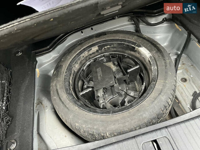 Серый Мерседес Е-Класс, объемом двигателя 2.2 л и пробегом 288 тыс. км за 11550 $, фото 19 на Automoto.ua