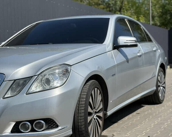 Серый Мерседес Е-Класс, объемом двигателя 2.99 л и пробегом 283 тыс. км за 13500 $, фото 2 на Automoto.ua