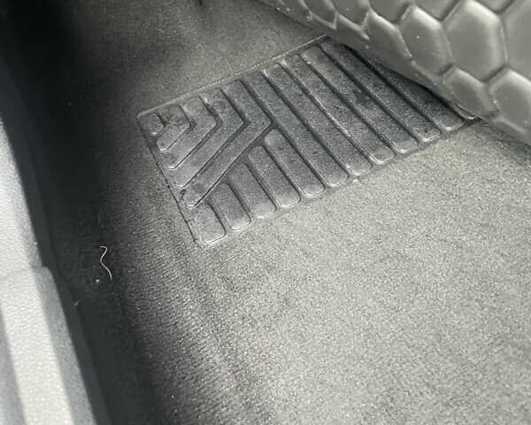 Серый Мерседес Е-Класс, объемом двигателя 2.14 л и пробегом 289 тыс. км за 16999 $, фото 20 на Automoto.ua