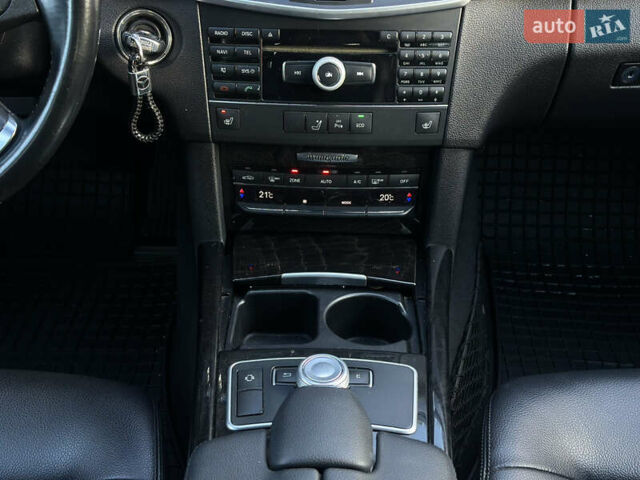 Серый Мерседес Е-Класс, объемом двигателя 2.14 л и пробегом 293 тыс. км за 11500 $, фото 26 на Automoto.ua