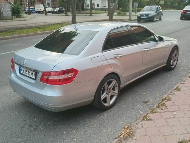 Серый Мерседес Е-Класс, объемом двигателя 1.8 л и пробегом 400 тыс. км за 9536 $, фото 2 на Automoto.ua