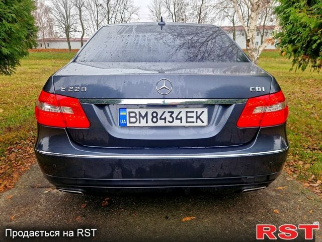 Серый Мерседес Е-Класс, объемом двигателя 2.1 л и пробегом 203 тыс. км за 11800 $, фото 2 на Automoto.ua