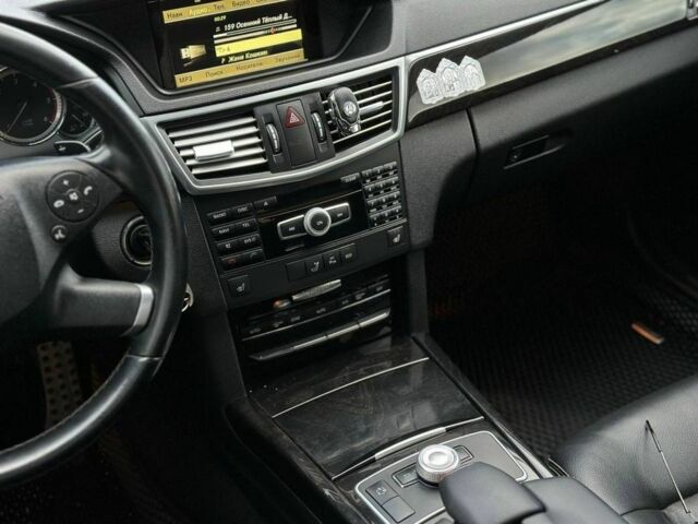 Серый Мерседес Е-Класс, объемом двигателя 2.1 л и пробегом 290 тыс. км за 14000 $, фото 13 на Automoto.ua