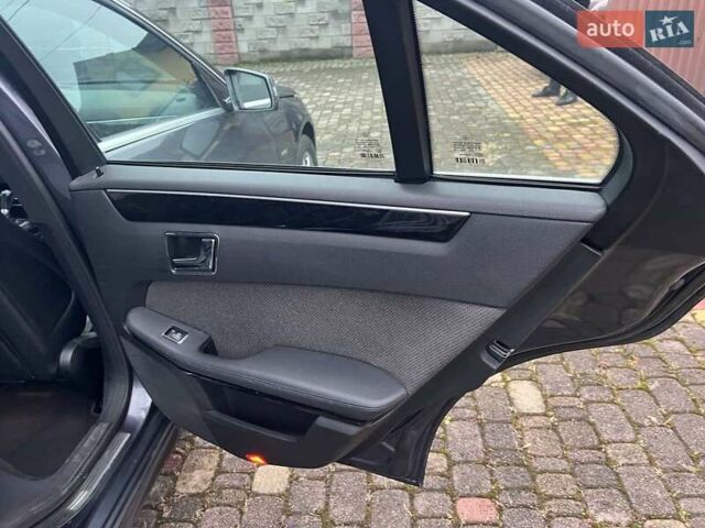 Сірий Мерседес Е-Клас, об'ємом двигуна 2.14 л та пробігом 357 тис. км за 6999 $, фото 17 на Automoto.ua