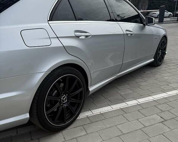 Сірий Мерседес Е-Клас, об'ємом двигуна 2.99 л та пробігом 270 тис. км за 14400 $, фото 3 на Automoto.ua