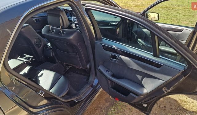 Серый Мерседес Е-Класс, объемом двигателя 2.2 л и пробегом 401 тыс. км за 12000 $, фото 10 на Automoto.ua