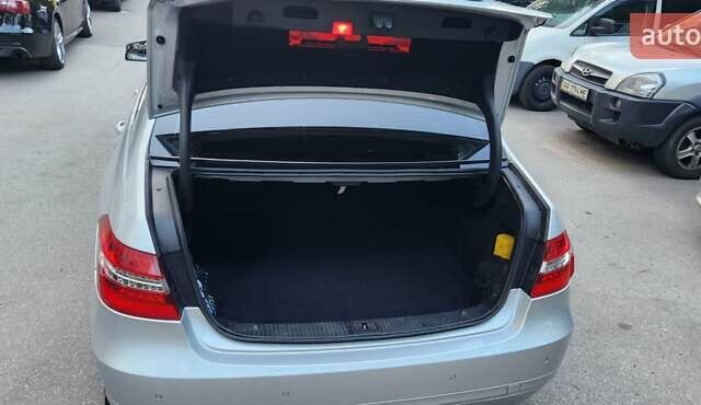 Сірий Мерседес Е-Клас, об'ємом двигуна 1.8 л та пробігом 260 тис. км за 12200 $, фото 11 на Automoto.ua