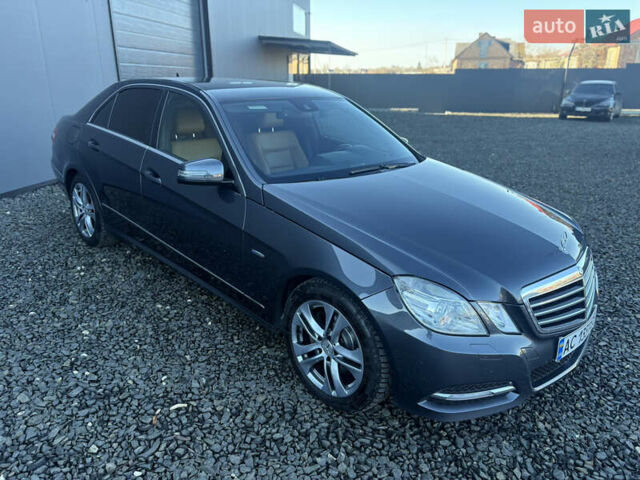 Серый Мерседес Е-Класс, объемом двигателя 2.1 л и пробегом 248 тыс. км за 13400 $, фото 5 на Automoto.ua