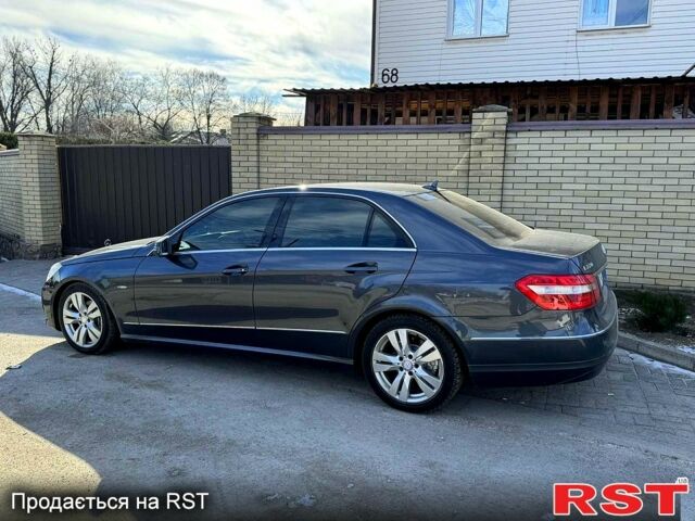 Серый Мерседес Е-Класс, объемом двигателя 2.1 л и пробегом 18600 тыс. км за 13800 $, фото 3 на Automoto.ua