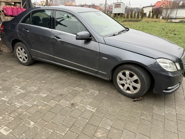 Сірий Мерседес Е-Клас, об'ємом двигуна 2.1 л та пробігом 150 тис. км за 1188 $, фото 2 на Automoto.ua