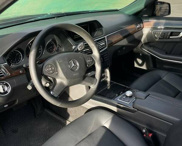 Серый Мерседес Е-Класс, объемом двигателя 2.99 л и пробегом 297 тыс. км за 15700 $, фото 5 на Automoto.ua