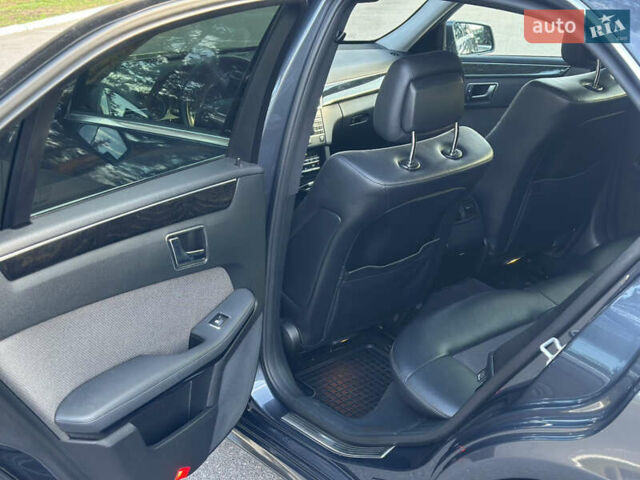 Серый Мерседес Е-Класс, объемом двигателя 2.14 л и пробегом 293 тыс. км за 11500 $, фото 31 на Automoto.ua